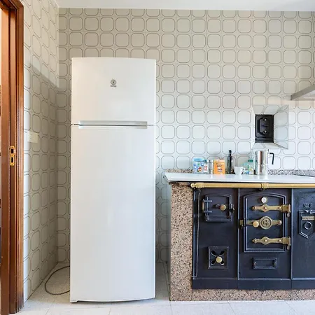 Lovely In Rocha Vella With Kitchen *